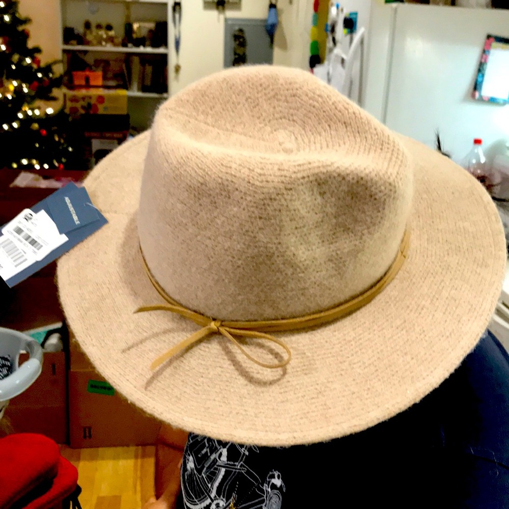 beige hat // super cute for fall and it’s cozy!